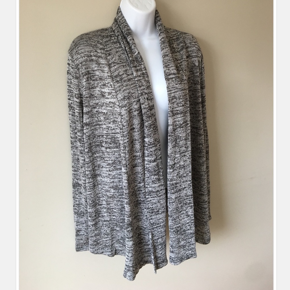⚡️Sale ⚡️NWOT. Dark Gray & White Cardigan